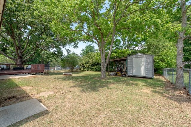 208 Petunia Dr, Taylor, AL 36301