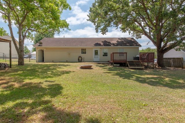 208 Petunia Dr, Taylor, AL 36301