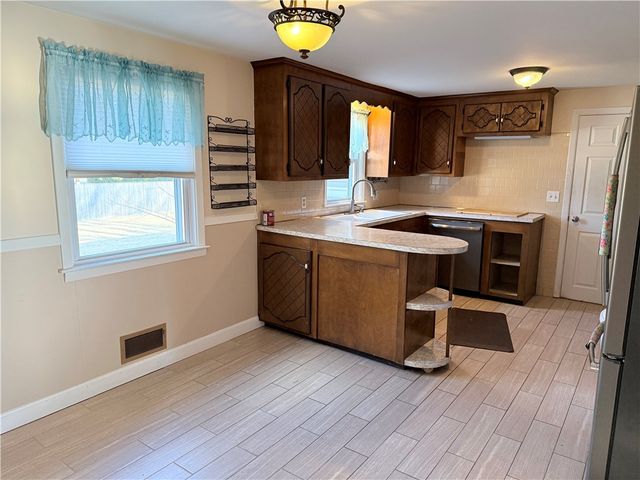 63 Ramblewood Drive, Warwick, RI 02889