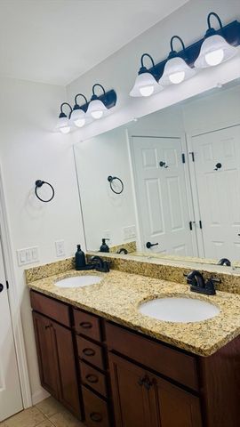 294 Hayden Rowe St 294, Hopkinton, MA 01748
