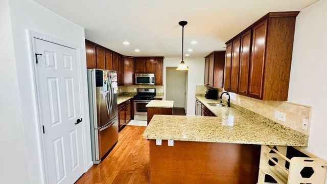 294 Hayden Rowe St 294, Hopkinton, MA 01748