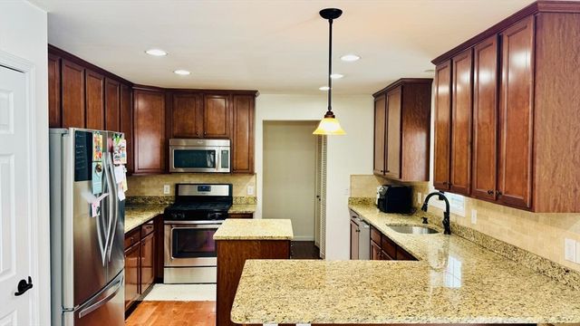 294 Hayden Rowe St 294, Hopkinton, MA 01748
