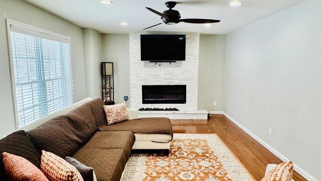 294 Hayden Rowe St 294, Hopkinton, MA 01748