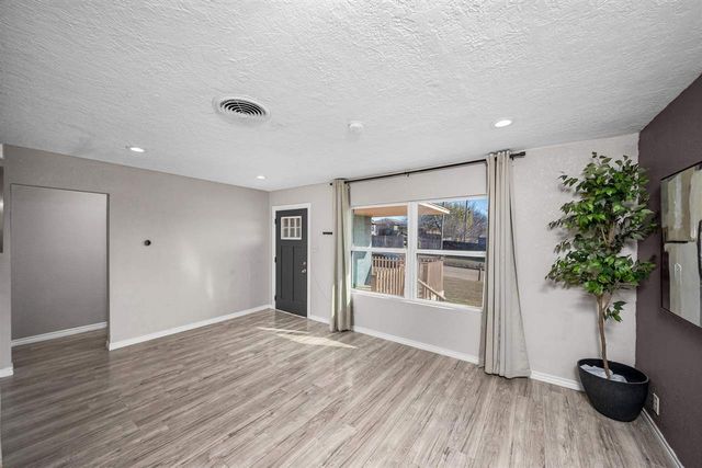 2425 NW 35th St, Lawton, OK 73505