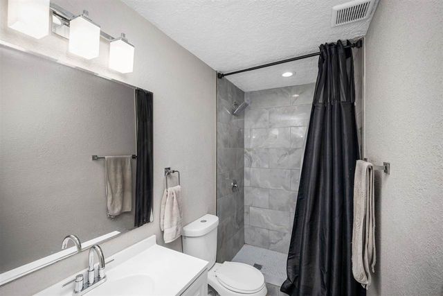 2425 NW 35th St, Lawton, OK 73505