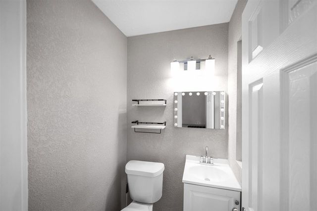 2425 NW 35th St, Lawton, OK 73505