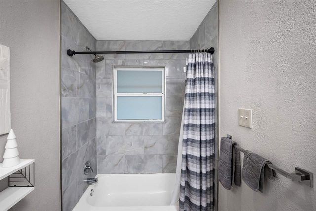 2425 NW 35th St, Lawton, OK 73505