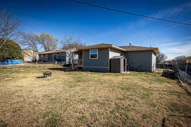 2425 NW 35th St, Lawton, OK 73505