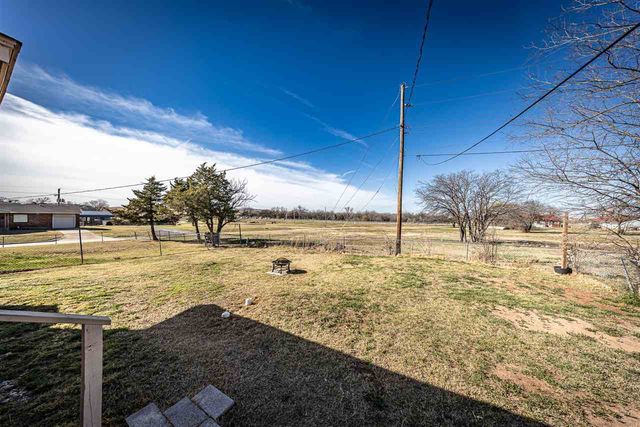 2425 NW 35th St, Lawton, OK 73505