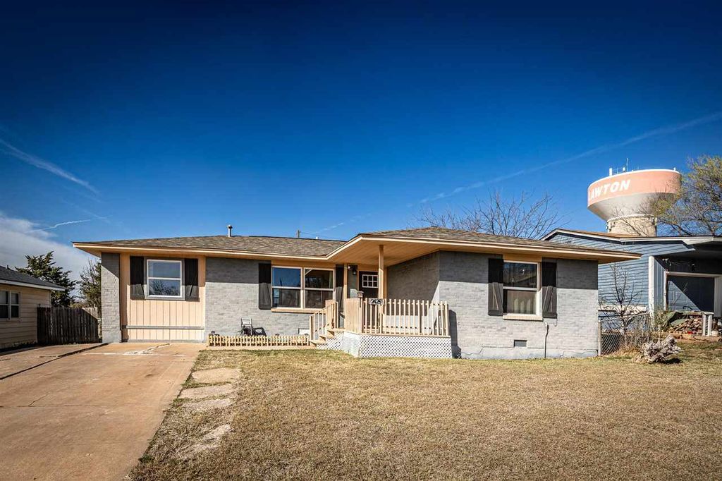 2425 NW 35th St, Lawton, OK 73505