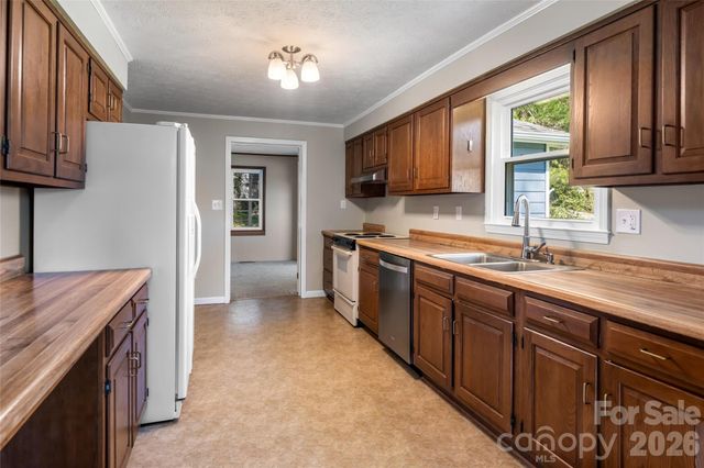 215 Browning Avenue, Hendersonville, NC 28791