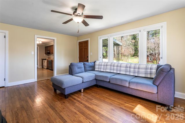 215 Browning Avenue, Hendersonville, NC 28791