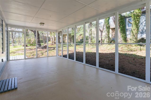 215 Browning Avenue, Hendersonville, NC 28791