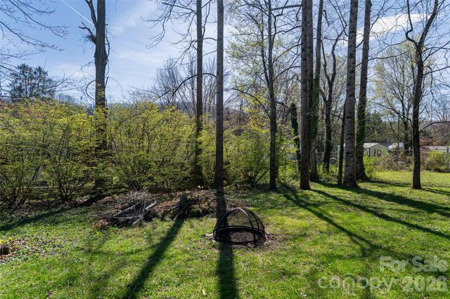 215 Browning Avenue, Hendersonville, NC 28791