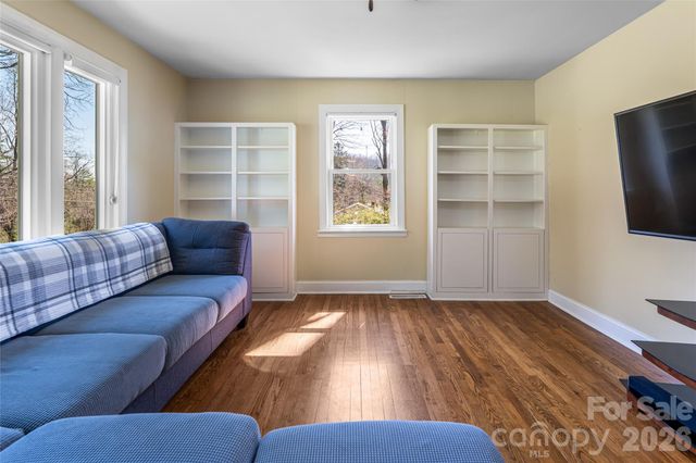 215 Browning Avenue, Hendersonville, NC 28791