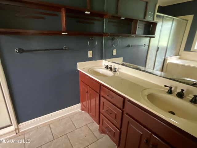 221 Pearlie Owens Drive, Byram, MS 39212