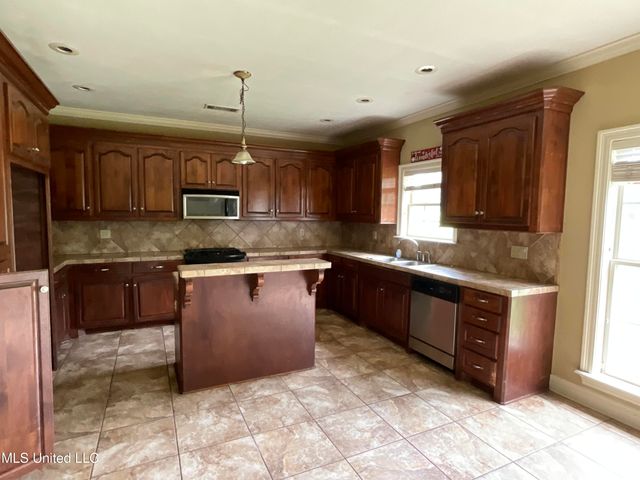 221 Pearlie Owens Drive, Byram, MS 39212