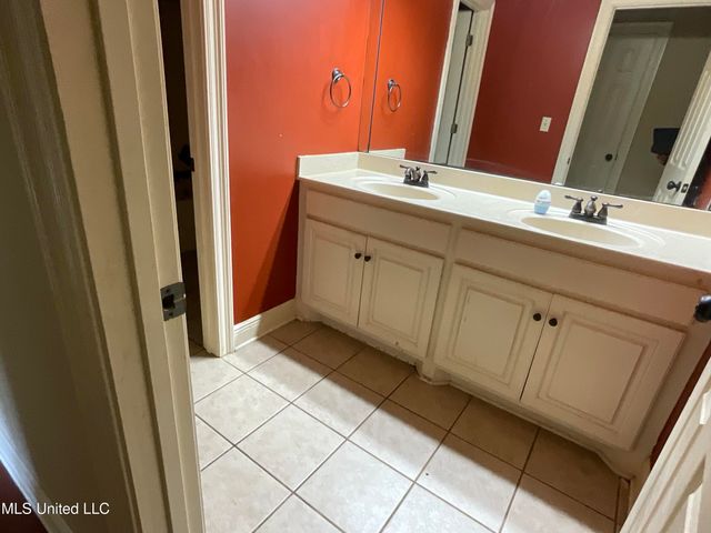221 Pearlie Owens Drive, Byram, MS 39212