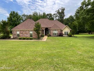 221 Pearlie Owens Drive, Byram, MS 39212