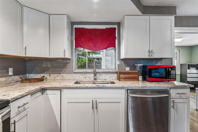 7024 FOX HOLLOW DRIVE, Port Richey, FL 34668