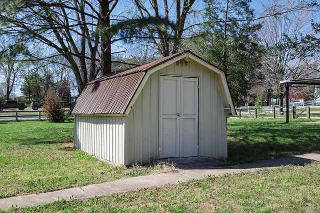 829 Highway 52, E, Portland, TN 37148
