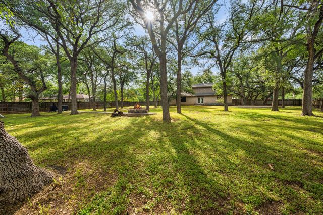 210 Waxwing DR, Buda, TX 78610