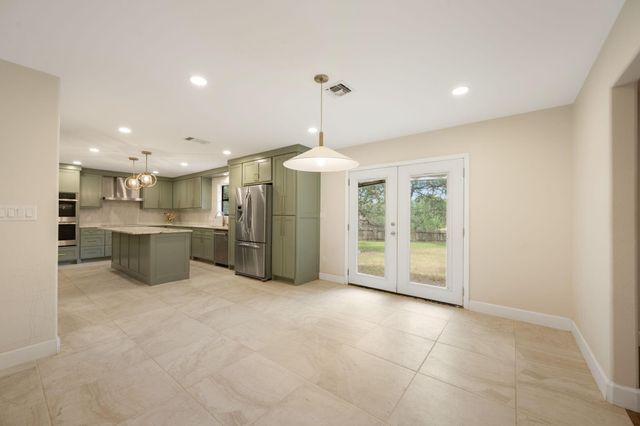 210 Waxwing DR, Buda, TX 78610