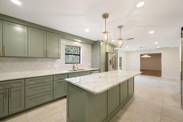 210 Waxwing DR, Buda, TX 78610
