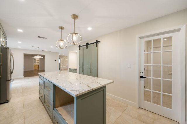210 Waxwing DR, Buda, TX 78610