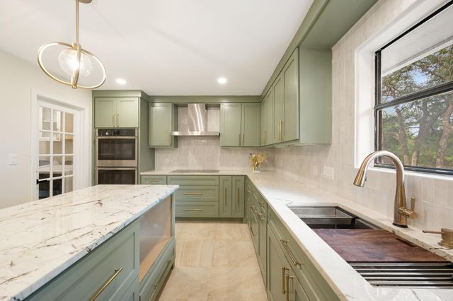 210 Waxwing DR, Buda, TX 78610