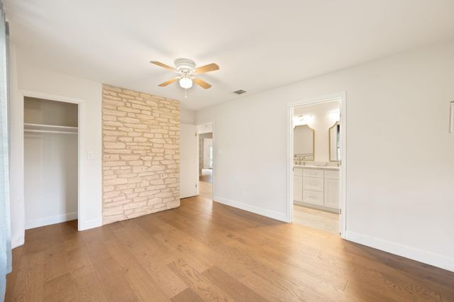 210 Waxwing DR, Buda, TX 78610