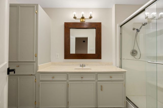 210 Waxwing DR, Buda, TX 78610