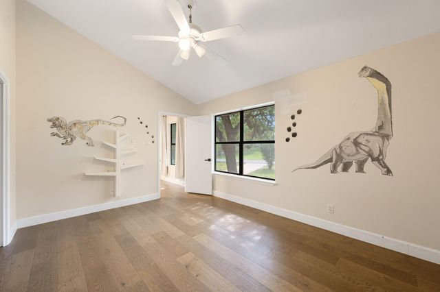 210 Waxwing DR, Buda, TX 78610