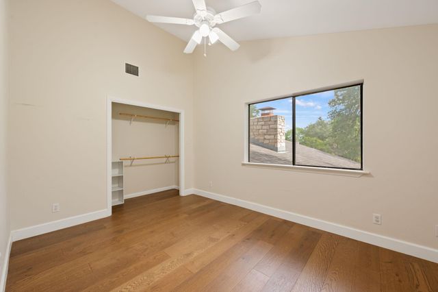 210 Waxwing DR, Buda, TX 78610