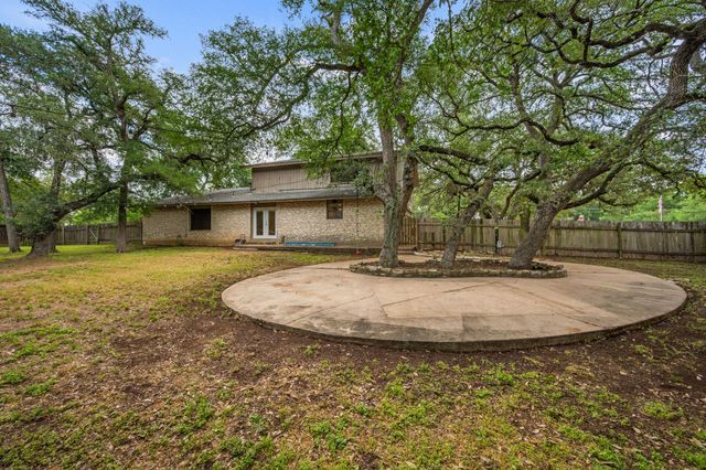 210 Waxwing DR, Buda, TX 78610