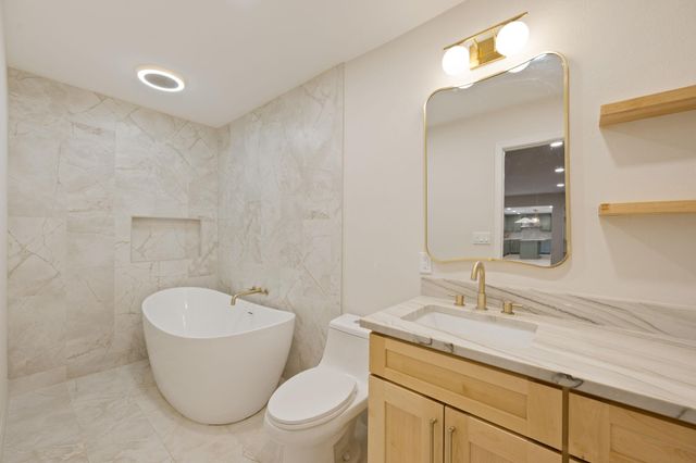 210 Waxwing DR, Buda, TX 78610