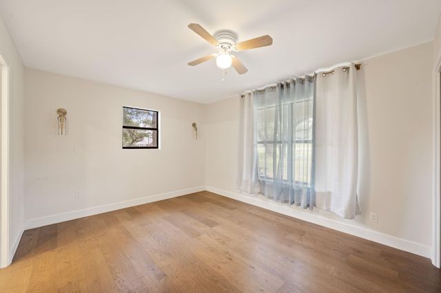 210 Waxwing DR, Buda, TX 78610