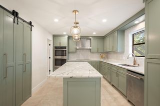 210 Waxwing DR, Buda, TX 78610