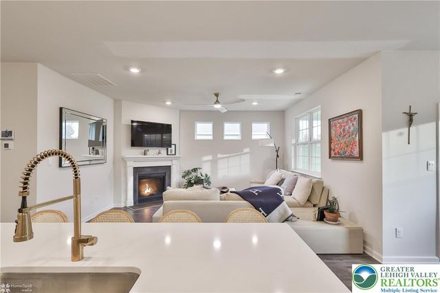 8012 Century Boulevard, Lower Macungie Twp, PA 18031