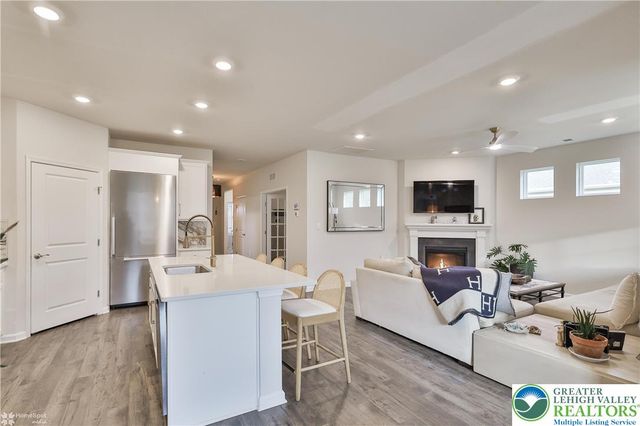 8012 Century Boulevard, Lower Macungie Twp, PA 18031