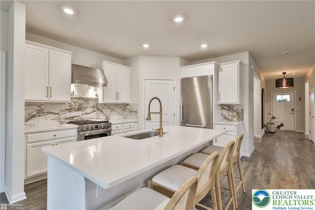 8012 Century Boulevard, Lower Macungie Twp, PA 18031