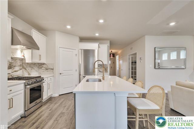 8012 Century Boulevard, Lower Macungie Twp, PA 18031