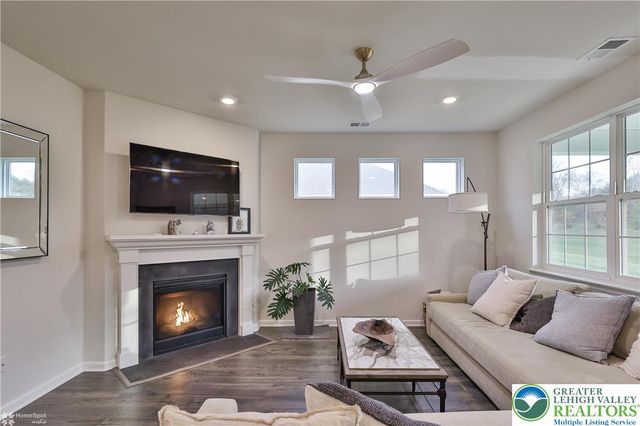 8012 Century Boulevard, Lower Macungie Twp, PA 18031