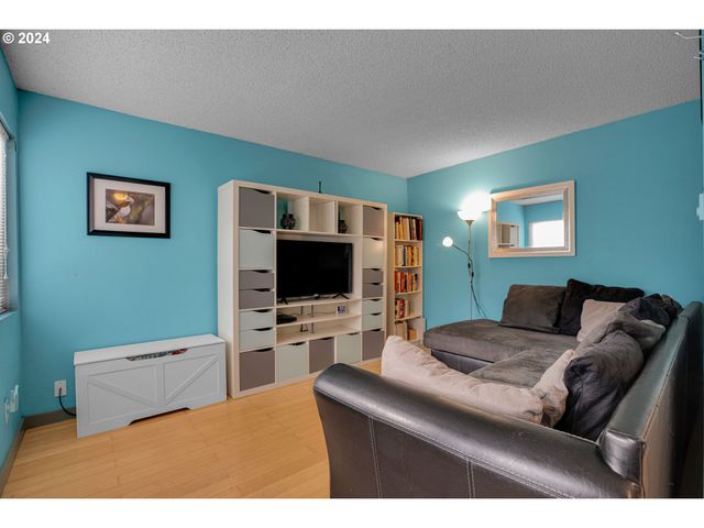 1300 Ne 68TH Ave 15, Portland, OR 97213