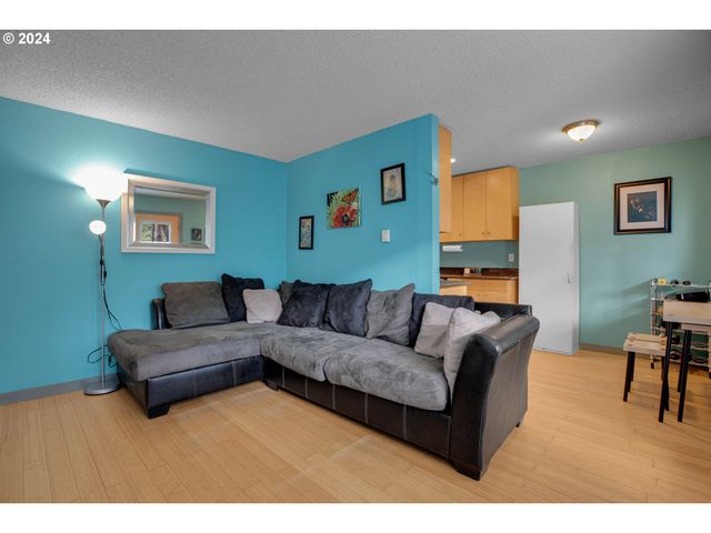 1300 Ne 68TH Ave 15, Portland, OR 97213