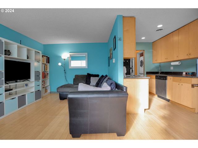 1300 Ne 68TH Ave 15, Portland, OR 97213