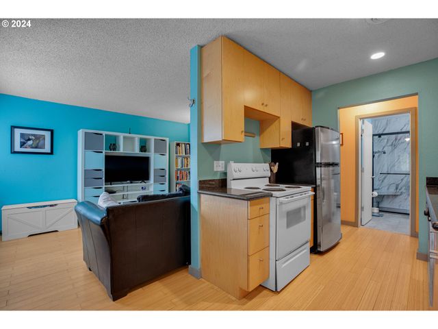 1300 Ne 68TH Ave 15, Portland, OR 97213