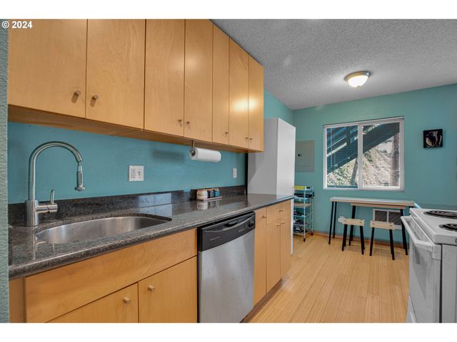 1300 Ne 68TH Ave 15, Portland, OR 97213