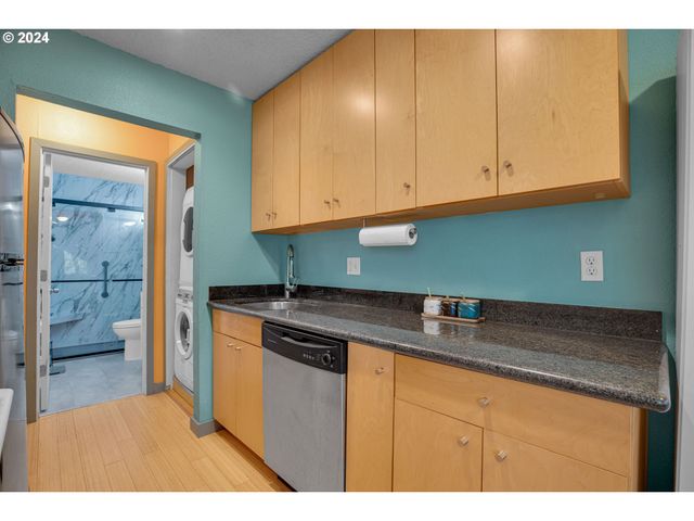 1300 Ne 68TH Ave 15, Portland, OR 97213