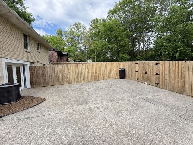 109 Woodridge Dr, Hendersonville, TN 37075